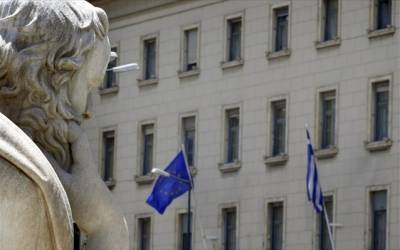 Reuters: «Ανακουφιστική» για τις ελληνικές τράπεζες η ελάφρυνση χρέους
