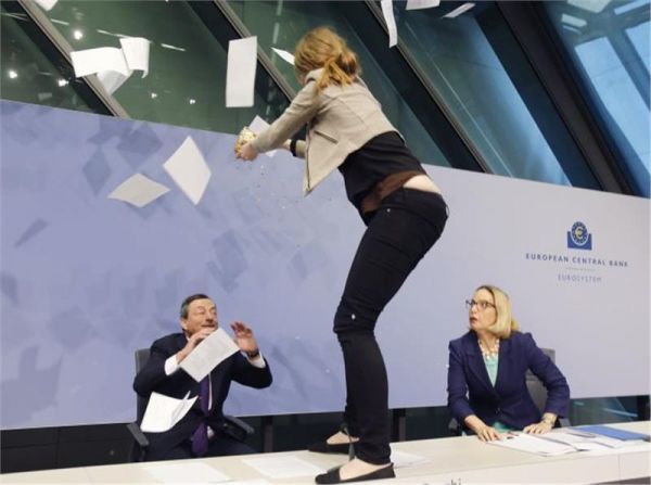 Τα χρειάστηκε ο Ντράγκι (vid)