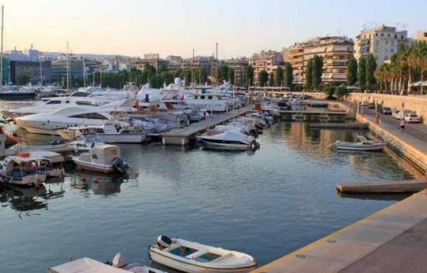 Έκρηξη σε ιδιωτικό σκάφος στο λιμάνι Ζέας- Δύο ελαφρά τραυματίες