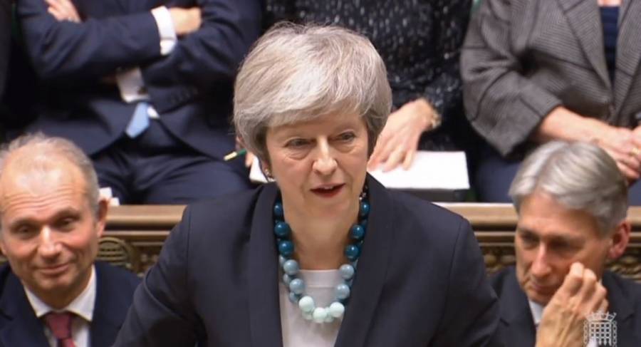 Brexit: Επισημοποιήθηκε η οπισθοχώρηση Μέι, με... δικαιολογία την Ιρλανδία