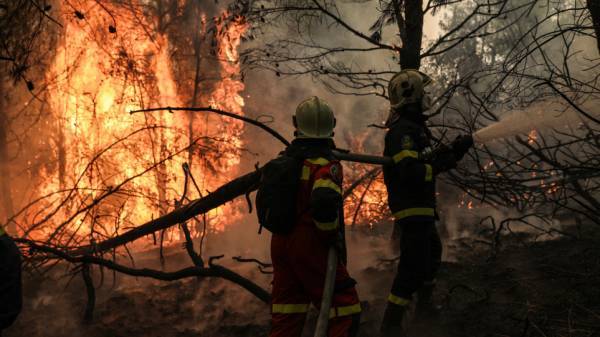 Πυρκαγιές: Αναζωπυρώσεις σε Γορτυνία-Μεγαλόπολη