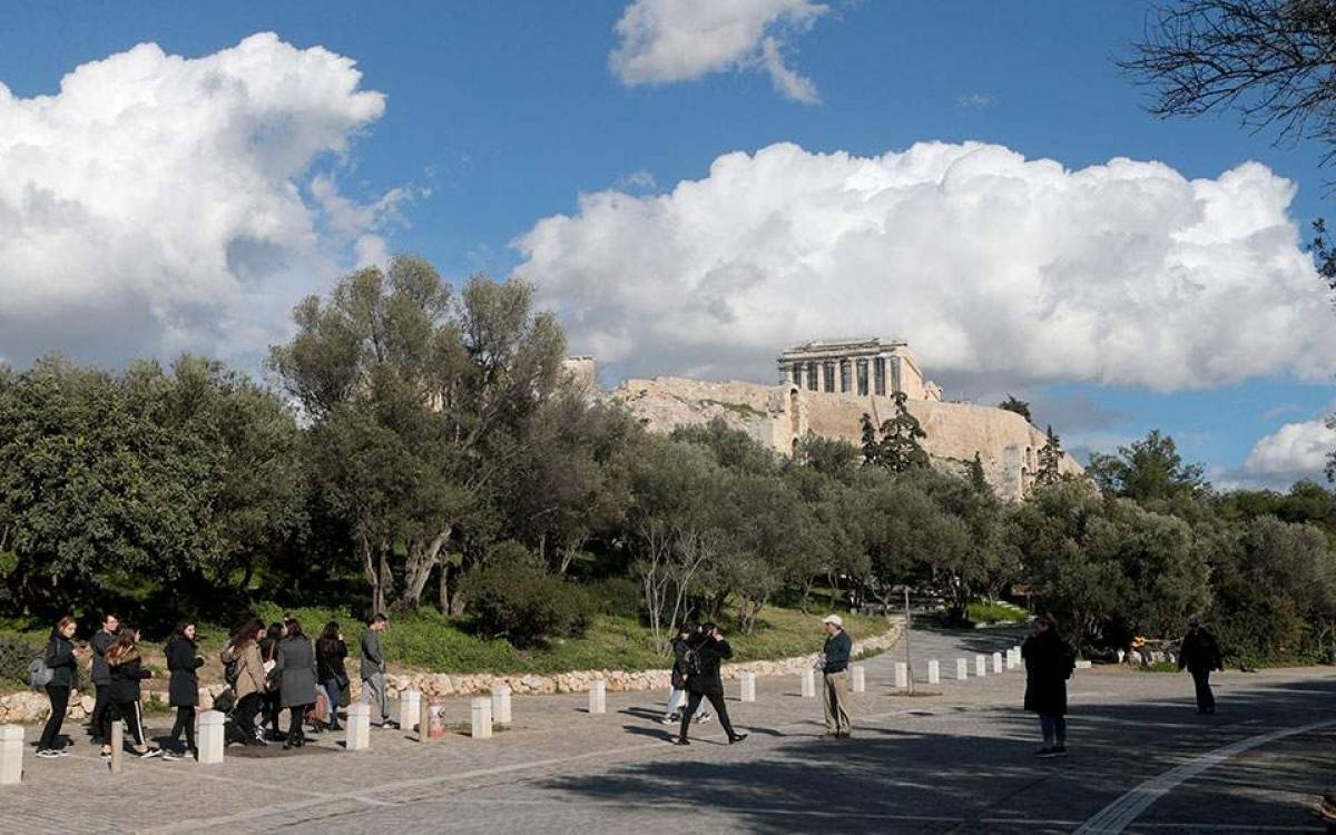 Τοπικές νεφώσεις και ηλιοφάνεια το Σαββατοκύριακο