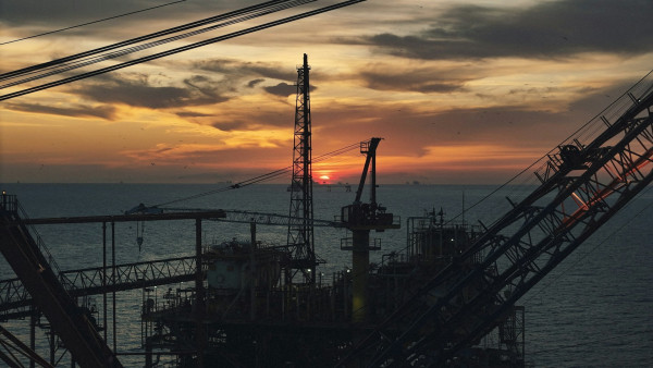 Saudi Aramco: Ρίχνει τις τιμές του πετρελαίου με φόντο τις εξελίξεις στο Ορμούζ