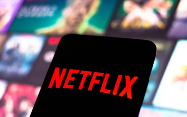Netflix: Ξεκινά επίσημα η κατάργηση των «δανεικών» κωδικών