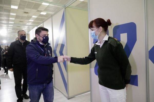 Όλα έτοιμα για τη λειτουργία του μεγαλύτερου εμβολιαστικού κέντρου (videos)