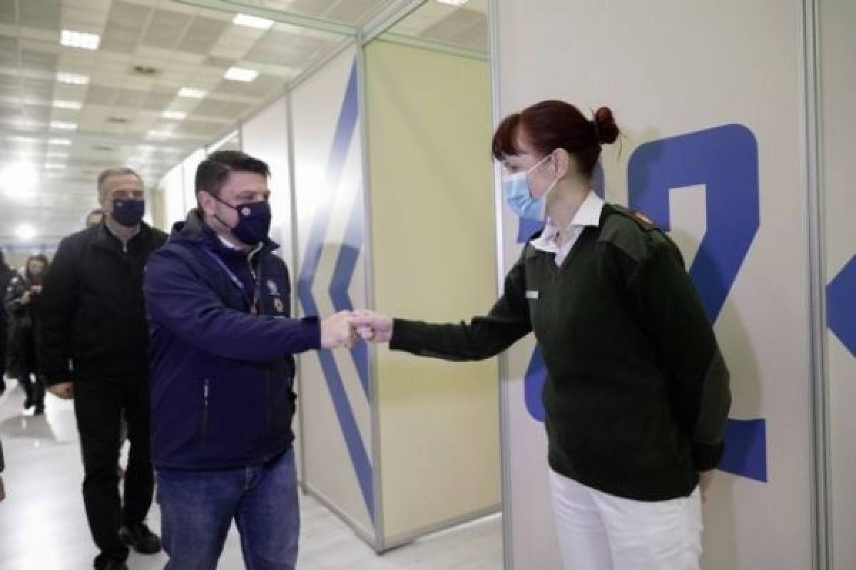 Όλα έτοιμα για τη λειτουργία του μεγαλύτερου εμβολιαστικού κέντρου (videos)