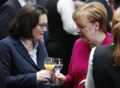Μέρκελ: Έκλεισε το μέτωπο Ζεεχόφερ, άνοιξε νέο με το SPD