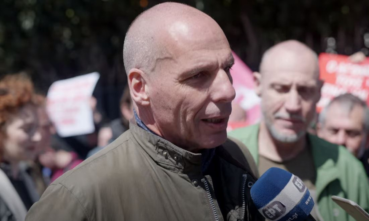 Βαρουφάκης: Καταγγέλλω το Μητσοτάκη-Στερεί το δικαίωμα ψήφου από τη νεολαία