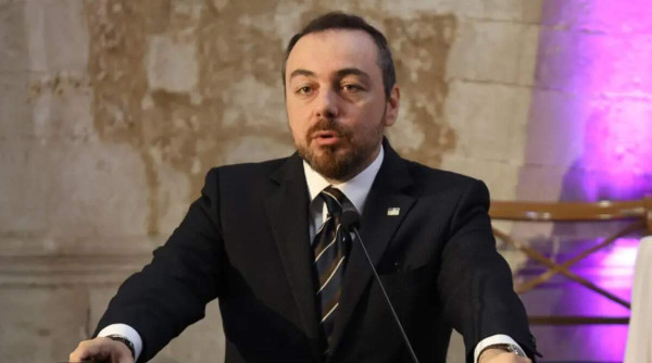 Παρασύρης: Άλλο νησί επισκέφθηκε η Υφυπουργός Ενέργειας, όχι την Κρήτη