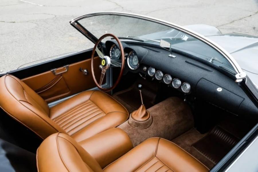 Μια Ferrari ανεβάζει τη θερμοκρασία στο Pebble Beach