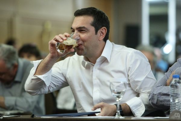 No plastic και ο Τσίπρας: Φρέντο εσπρέσο, χωρίς καλαμάκι
