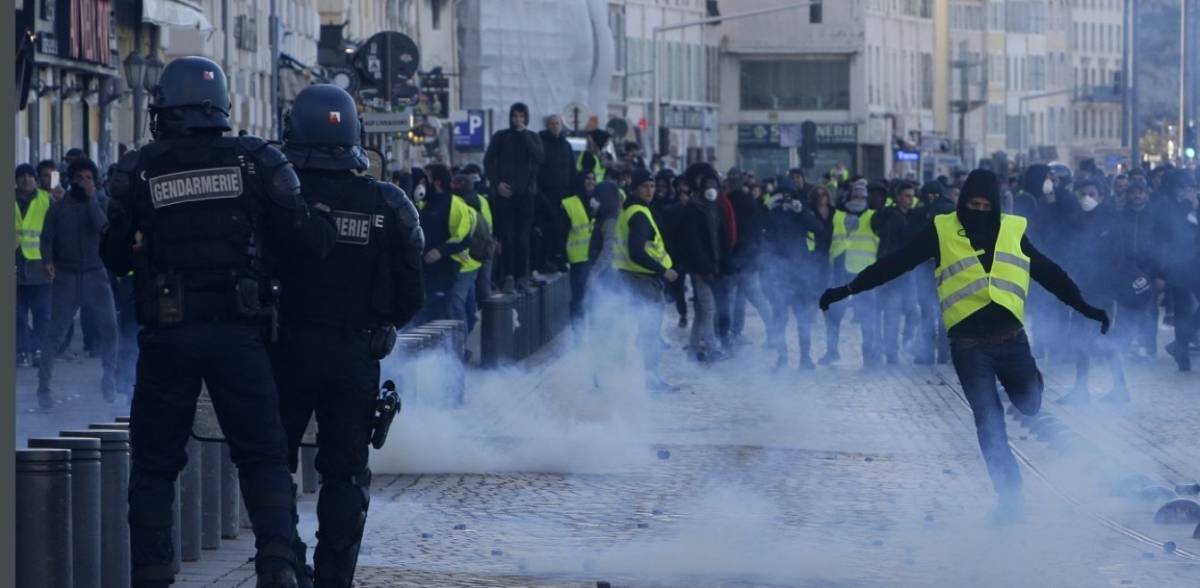 Κάλεσμα των Κίτρινων Γιλέκων για «τελική επίθεση»!