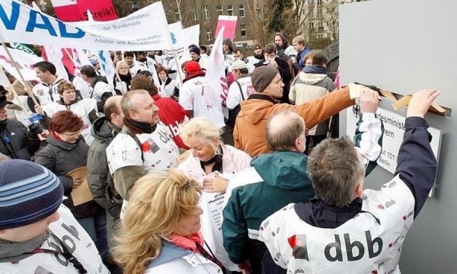 Γερμανία: Σε κινητοποιήσεις για αυξήσεις μισθών προχωρούν οι δημόσιοι υπάλληλοι