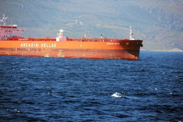 Μείωση στα τέλη για τα in transit πλοία