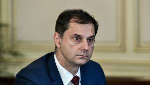 Θεοχάρης στην Telegraph: Προτεραιότητα η αποκατάσταση ροών από τη Βρετανία