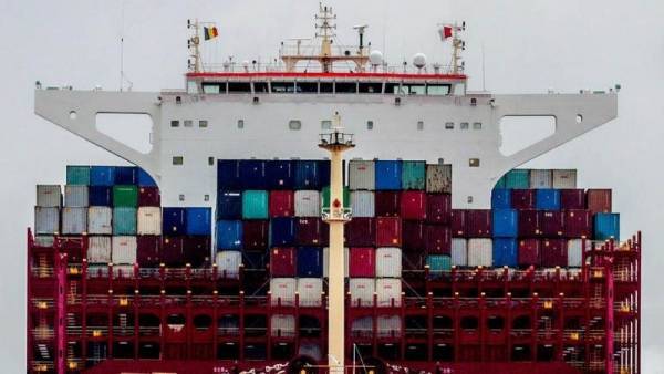 Αύξηση εισαγωγών και μείωση εξαγωγών τον Φεβρουάριο στην Ευρωζώνη