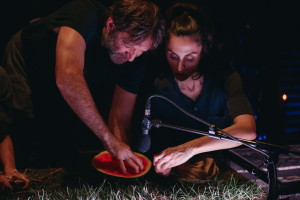 Cow | Deer: Στο Εθνικό Θέατρο, τα ζώα σε καλούν ν’ ακούσεις την κραυγή τους