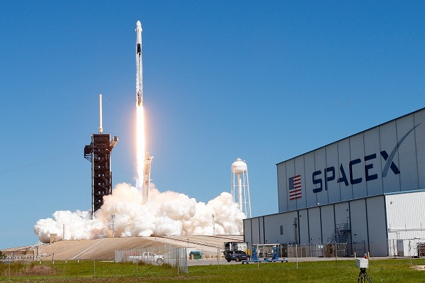 SpaceX: Επιτυχής η εκτόξευση του πυραύλου για τον ISS