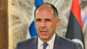 Γεραπετρίτης από Λιβύη: Επανατοποθετούμε σε τροχιά ζητήματα όπως το μεταναστευτικό
