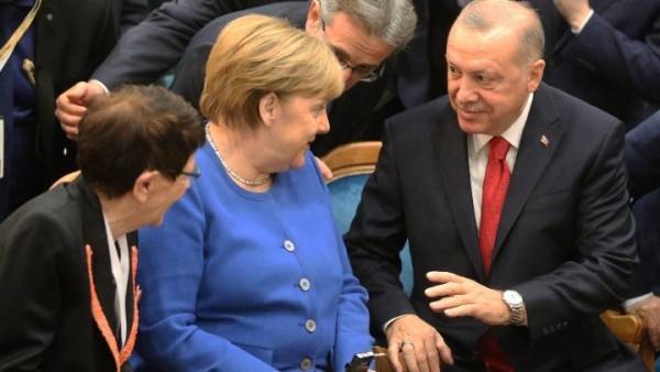 Γερμανικό Focus: Ο Ερντογάν πρέπει να ελπίζει στη Μέρκελ