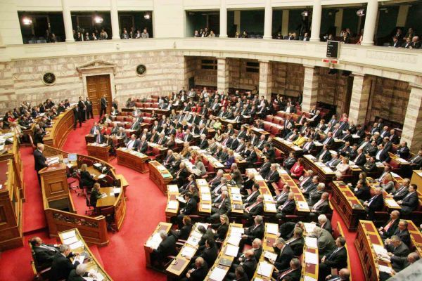 Καντρίλιες πολιτικής επιβίωσης με φόντο την κρίση