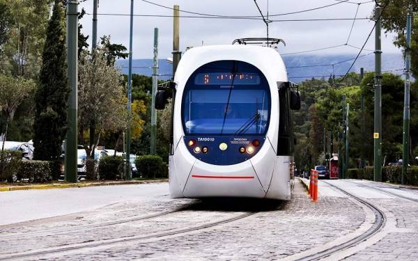 Δοκιμαστικά δρομολόγια του τραμ από την Παρασκευή στον Πειραιά
