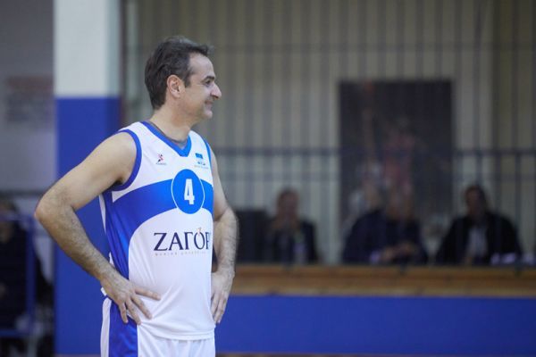 Χαλάρωση με μπάσκετ για τον Μητσοτάκη (photos)