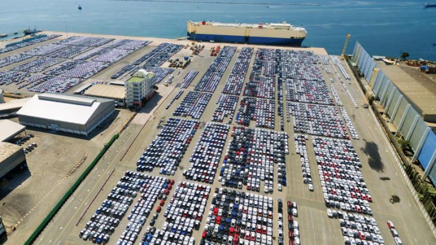 Κομισιόν: Διαψεύδει Τραμπ για μειώσεις δασμών στα αμερικανικά αυτοκίνητα