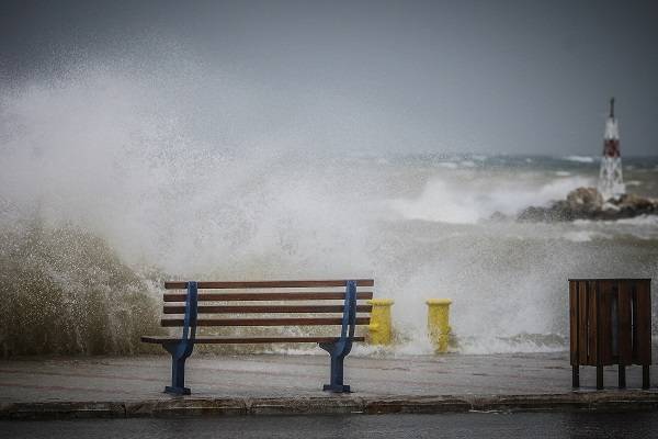 Προβλήματα σε ακτοπλοϊκά δρομολόγια στη Β. Ελλάδα λόγω ισχυρών ανέμων