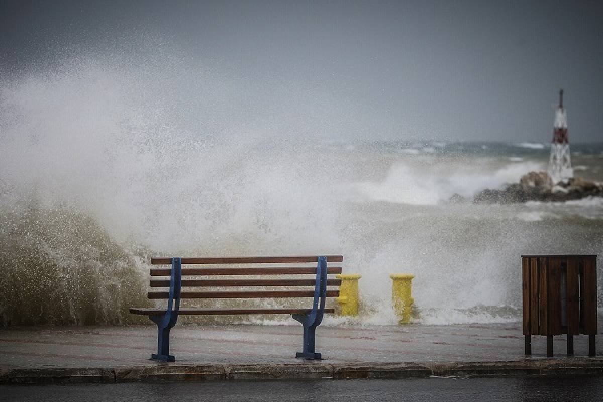 Προβλήματα σε ακτοπλοϊκά δρομολόγια στη Β. Ελλάδα λόγω ισχυρών ανέμων