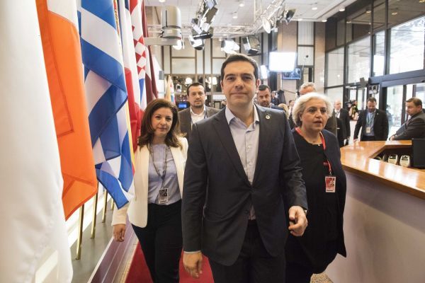 Η βούληση για λύση περνάει από τους θεσμούς