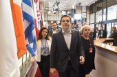 Η βούληση για λύση περνάει από τους θεσμούς