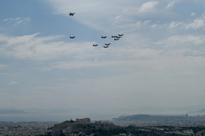 Tiger Meet: Μαχητικά αεροσκάφη πέταξαν πάνω από την Ακρόπολη
