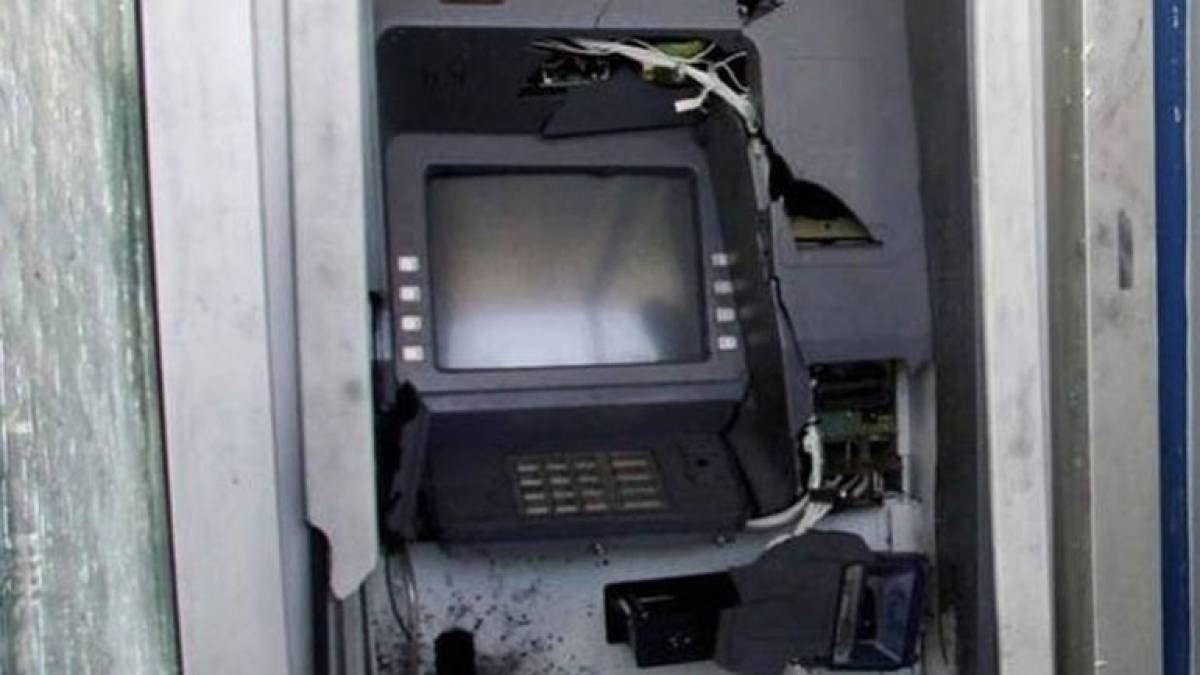 Έκρηξη σε ΑΤΜ στην Κερατέα προκάλεσε εκτεταμένες ζημιές