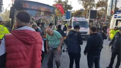 Κωνσταντινούπολη: Οδηγός έριξε λεωφορείο σε πλήθος και επιτέθηκε με μαχαίρι