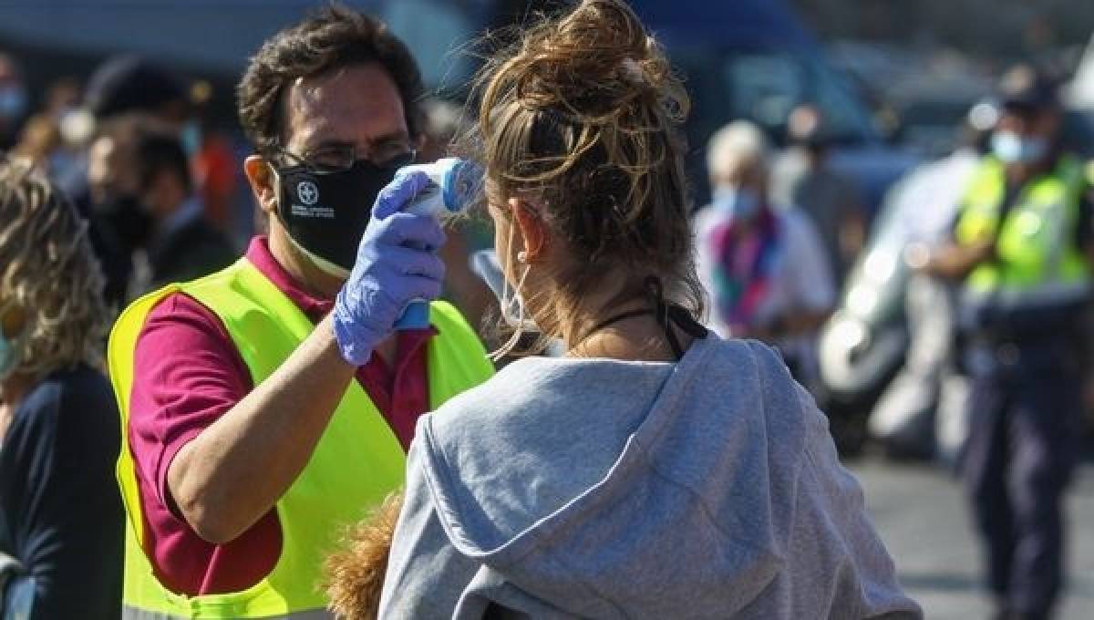 Σε μόνιμη βάση οι δειγματοληπτικοί έλεγχοι στους επιστρέφοντες από διακοπές