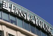 Ernst&amp;Young: "Η Ελλάδα θα επανέλθει σε ανάπτυξη από το 2013"
