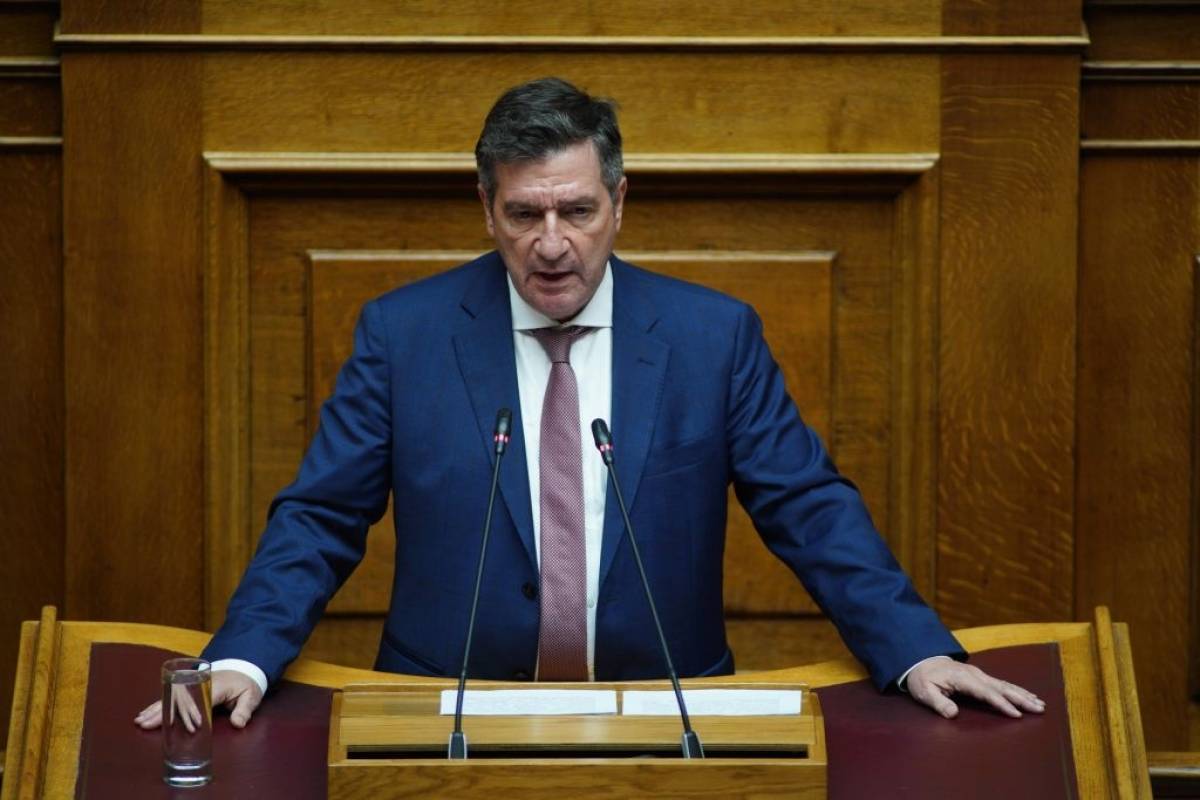 Το ΚΙΝΑΛ κατηγορεί για «πειραματισμούς» τον Μηταράκη