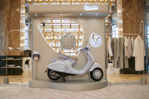 H Vespa αποκαλύπτει τη Vespa 946 Snake