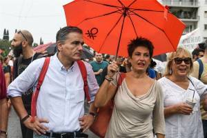 Τσακαλώτος και Τασία σε επαναστατική γυμναστική