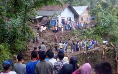 Τουλάχιστον 42 νεκροί από πλημμύρες στην Ινδονησία