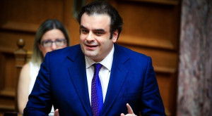 Ο Πιερρακάκης απαξιώνει τον νόμο Κατσέλη και τον «διορθώνει» - Κόντρα με τον Γερουλάνο