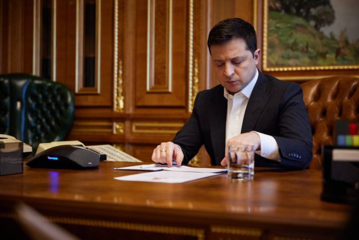 Ζελένσκι: Καλεί τους Ουκρανούς να πολεμήσουν-Υπόσχεται όπλα και αμνηστία