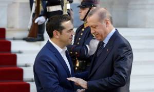 Πολύ επικίνδυνα παιχνίδια με τους δύο κρατούμενους στρατιωτικούς μας