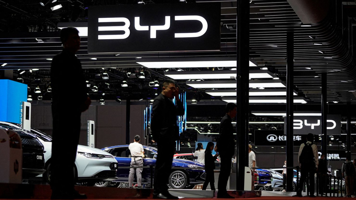 «Βουτιά» της BYD μετά από φημολογία ότι ο Μπάφετ πούλησε όλες τις μετοχές του