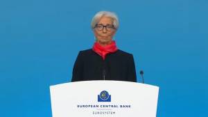 Η Λαγκάρντ... νιώθει τον πόλεμο, αλλά δεν «βλέπει» στασιμοπληθωρισμό