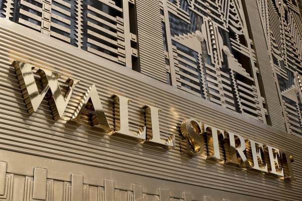 Με ψηλά το κεφάλι έκλεισε το εξάμηνο η Wall Street-Στα 1.800 δολάρια ο χρυσός