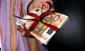 Πώς καταβάλλεται το δώρο Χριστουγέννων; Υπολογίστε το online
