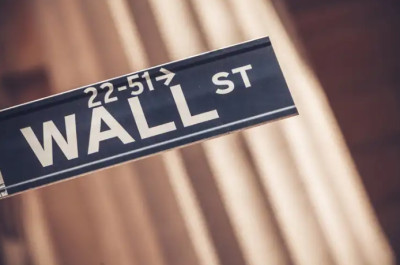Wall Street: Πελαγωμένοι οι επενδυτές μπροστά στις εξελίξεις της SVB