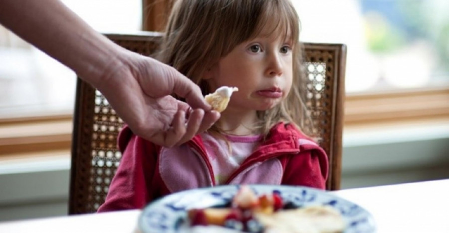 Πώς να καταφέρετε τα παιδιά σας να τρώνε τις τροφές που πρέπει